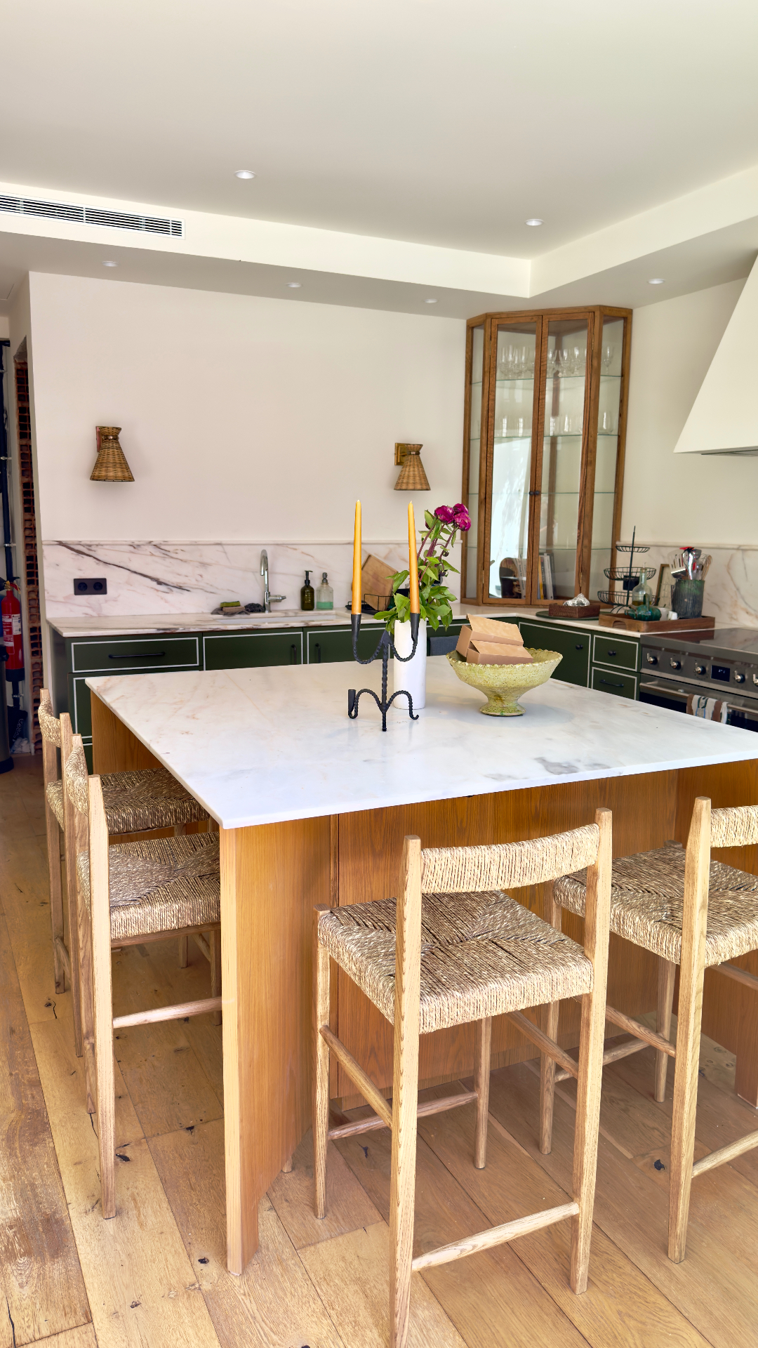 Bespoke oak kitchen in Lisbon, full room view
